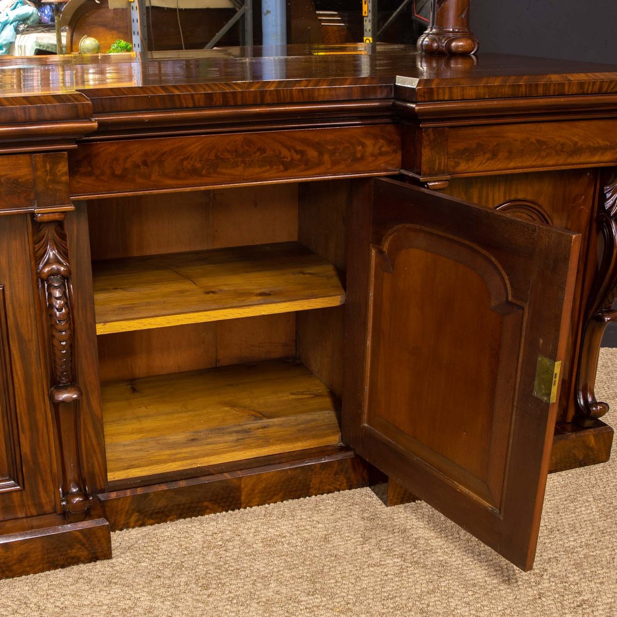 Credenza antica vittoriana in mogano in vendita su Pamono