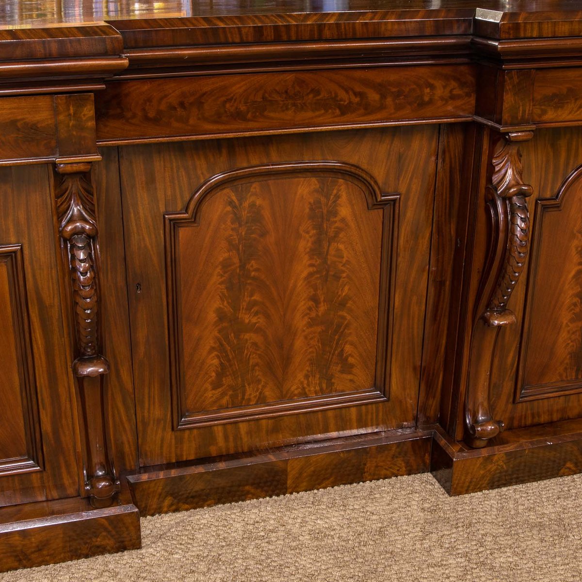 Credenza antica vittoriana in mogano in vendita su Pamono