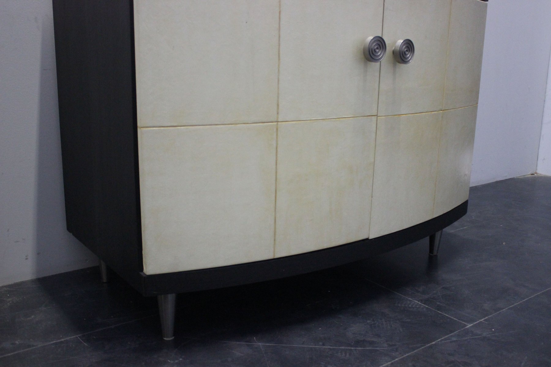 Schrank aus Wengeholz & Pergament, 1970er bei Pamono kaufen