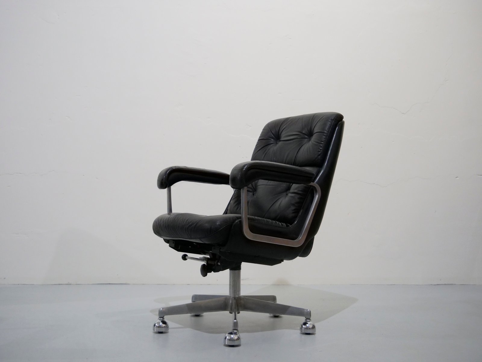 Schwarzer Leder Bürostuhl von Drabert, 1970er bei Pamono kaufen