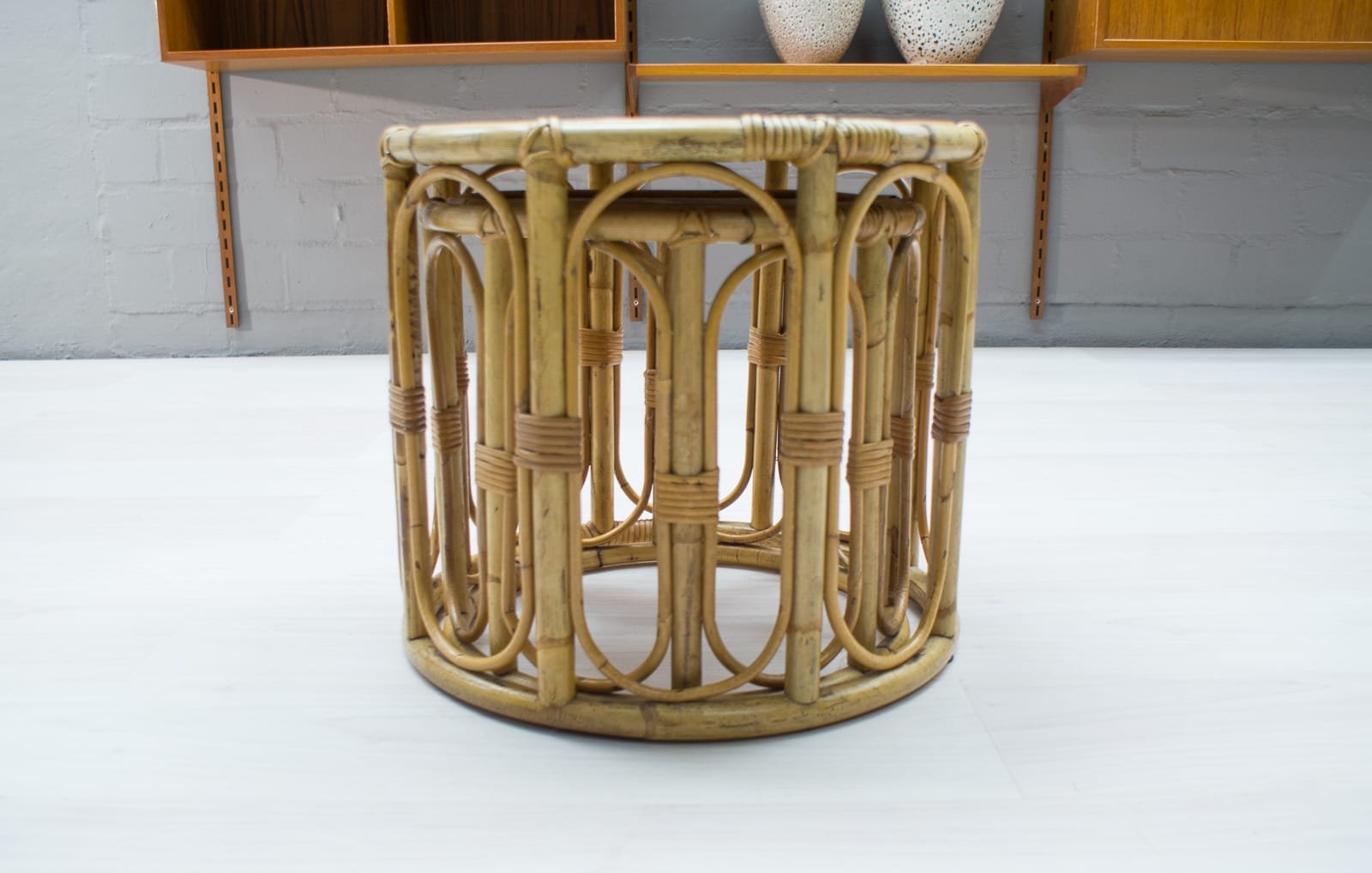 Beistelltische aus Rattan & Bambus, 1960er, 2er Set bei Pamono kaufen