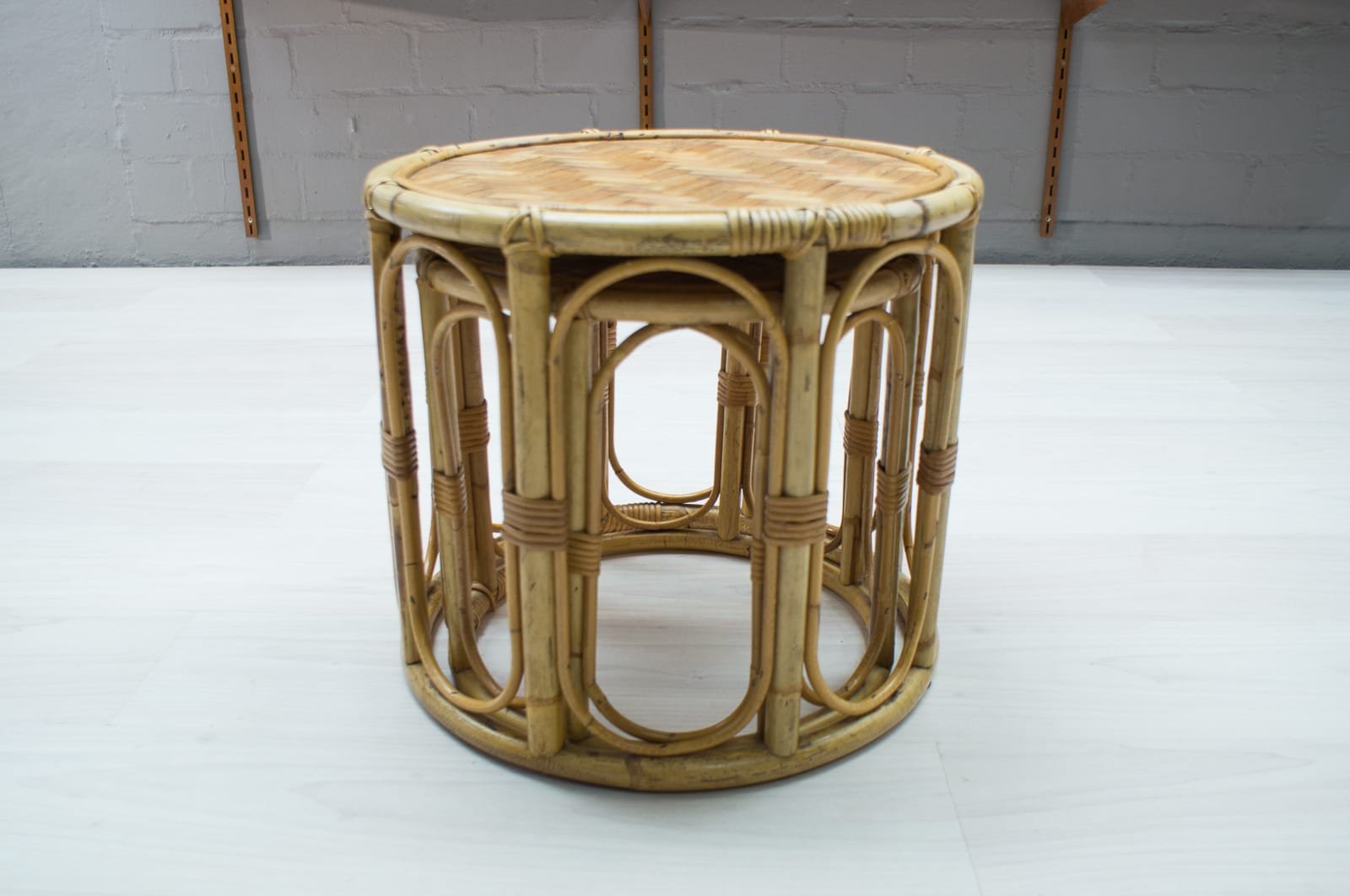 Beistelltische aus Rattan & Bambus, 1960er, 2er Set bei Pamono kaufen