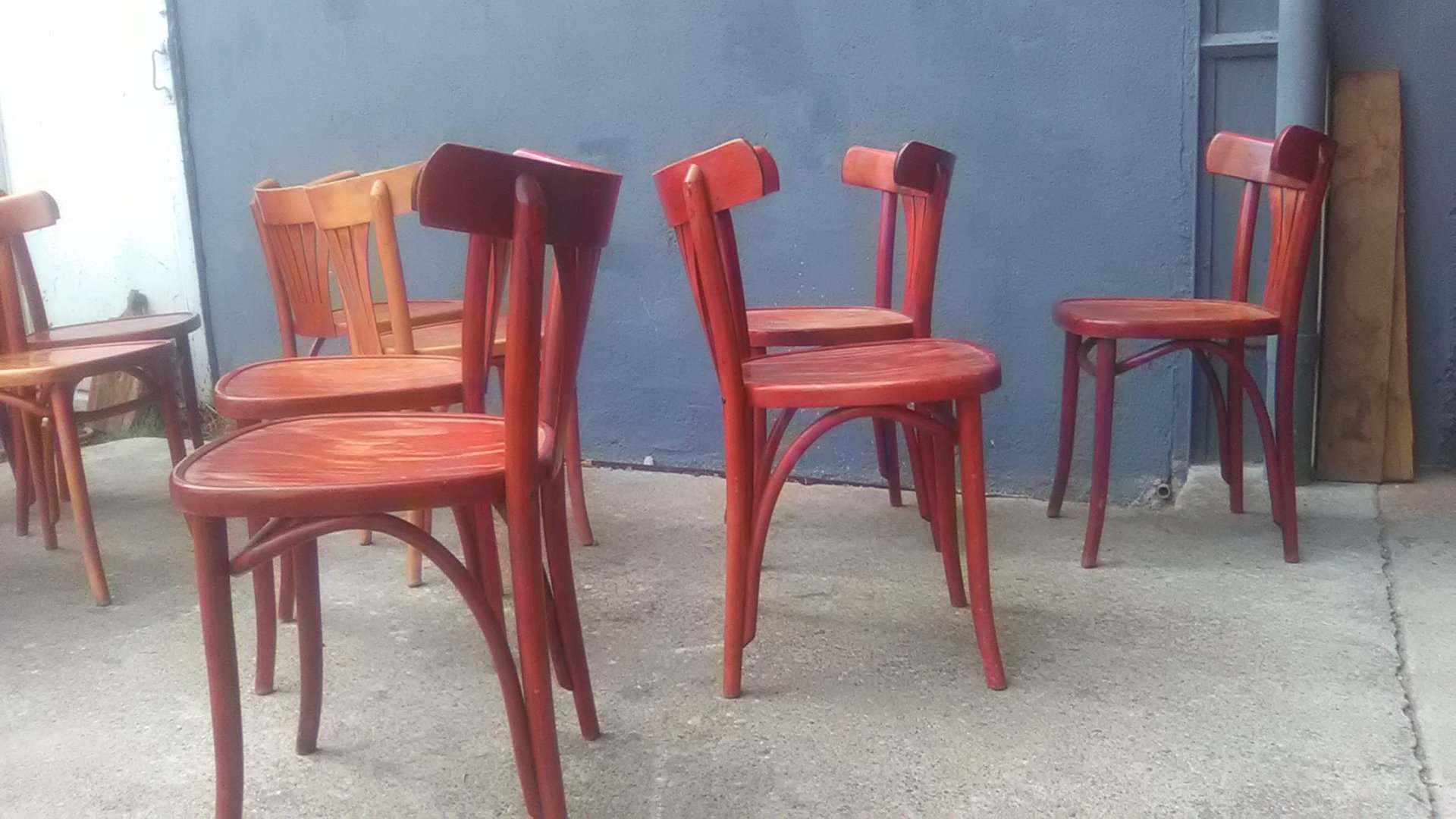 Vintage Bistrostühle aus Holz, 12er Set bei Pamono kaufen