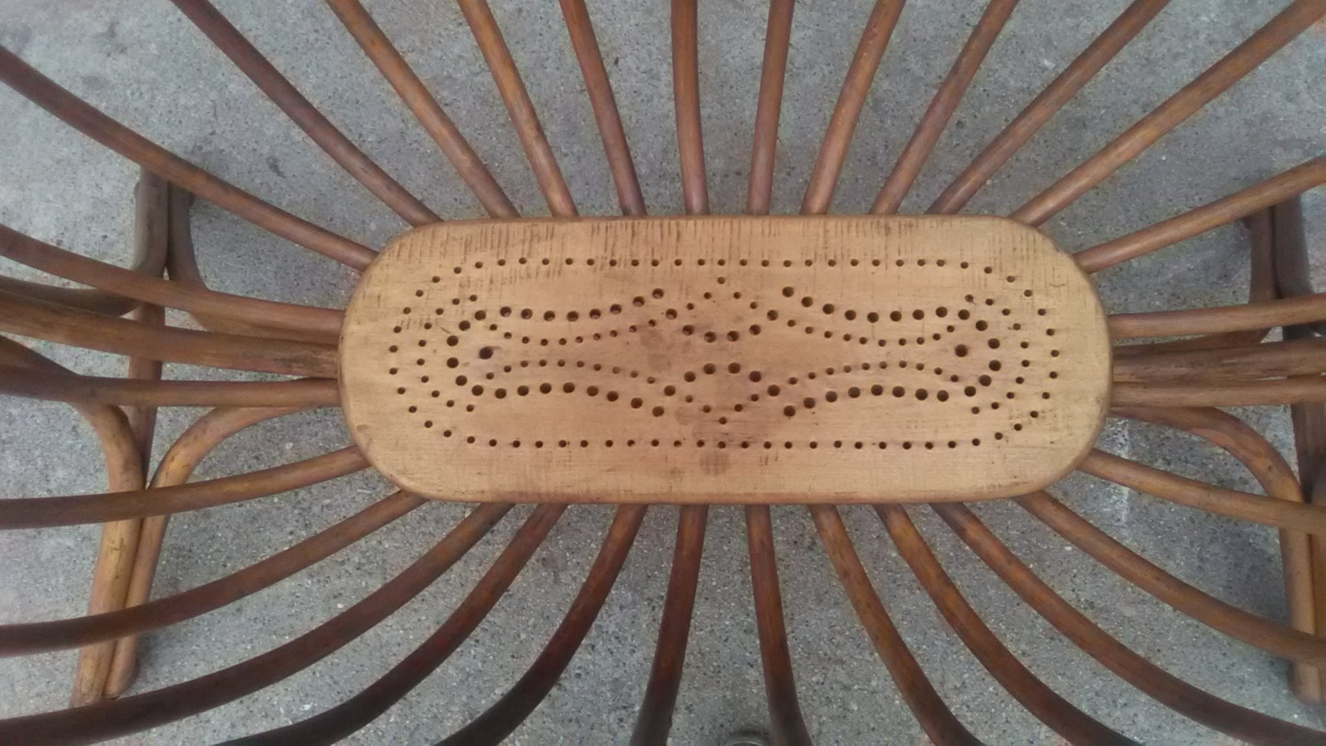 Antike Babywiege aus Bugholz mit Schaukelstab bei Pamono kaufen