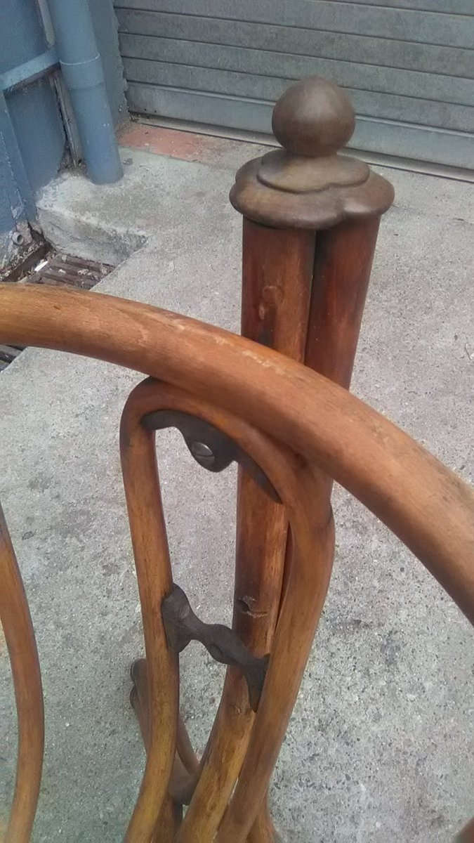 Antike Babywiege aus Bugholz mit Schaukelstab bei Pamono kaufen