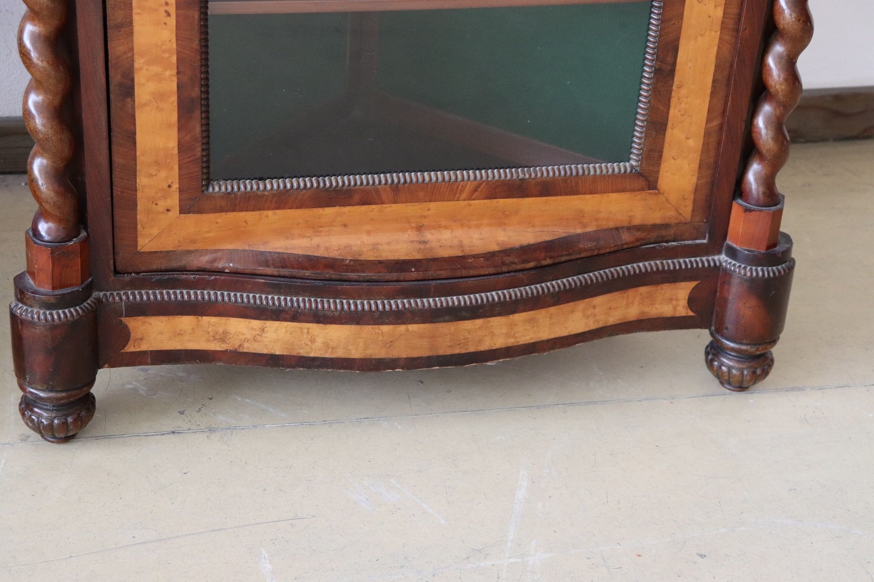 Muebles esquineros antiguos de caoba, década de 1820. Juego de 2 en