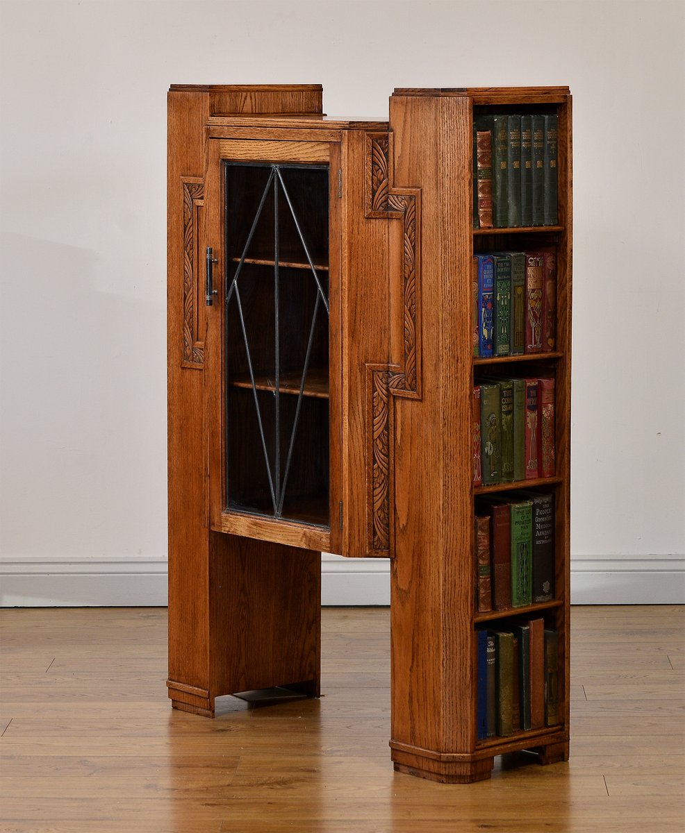 Englischers Art Déco Bücherregal aus goldener Eiche, 1930er bei Pamono