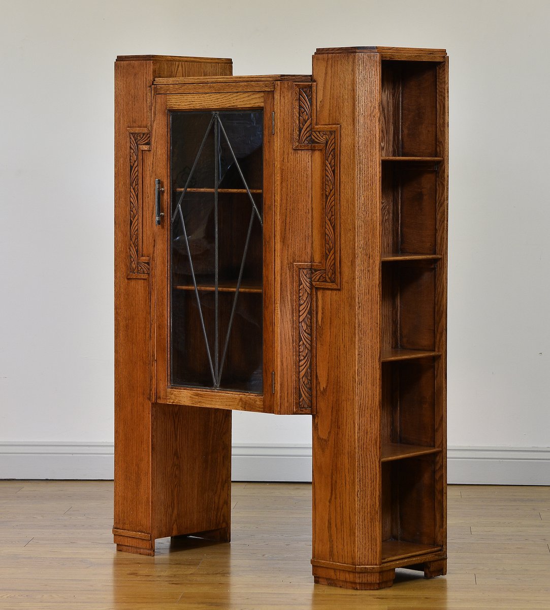 Englischers Art Déco Bücherregal aus goldener Eiche, 1930er bei Pamono