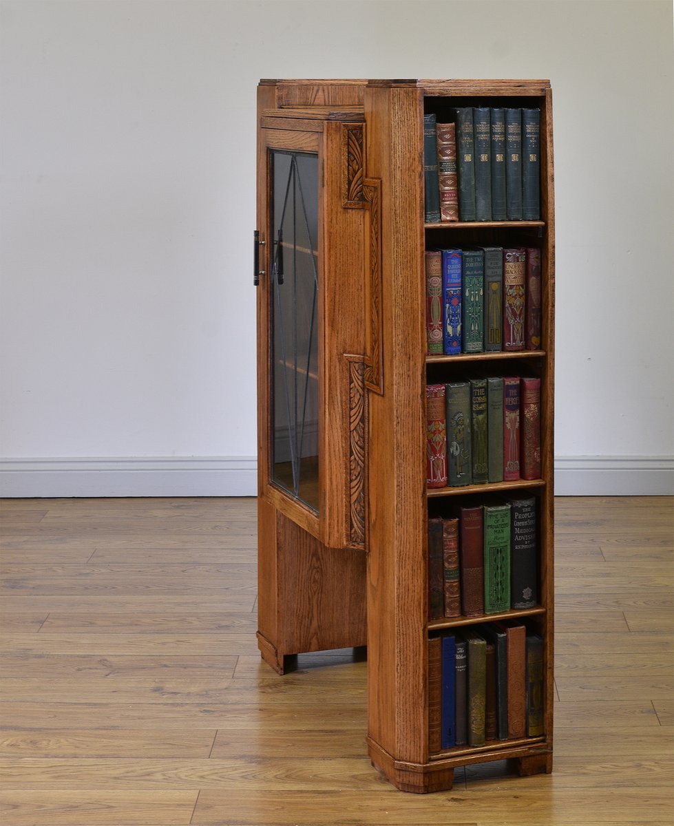 Englischers Art Déco Bücherregal aus goldener Eiche, 1930er bei Pamono