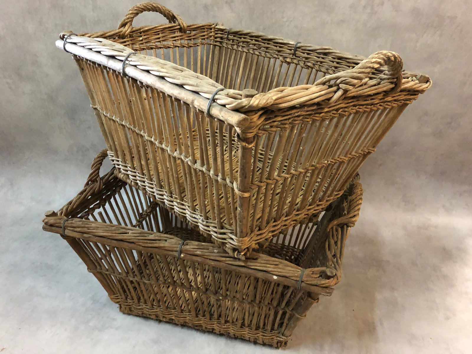 Paniers Antiques en Osier, Set de 2 en vente sur Pamono