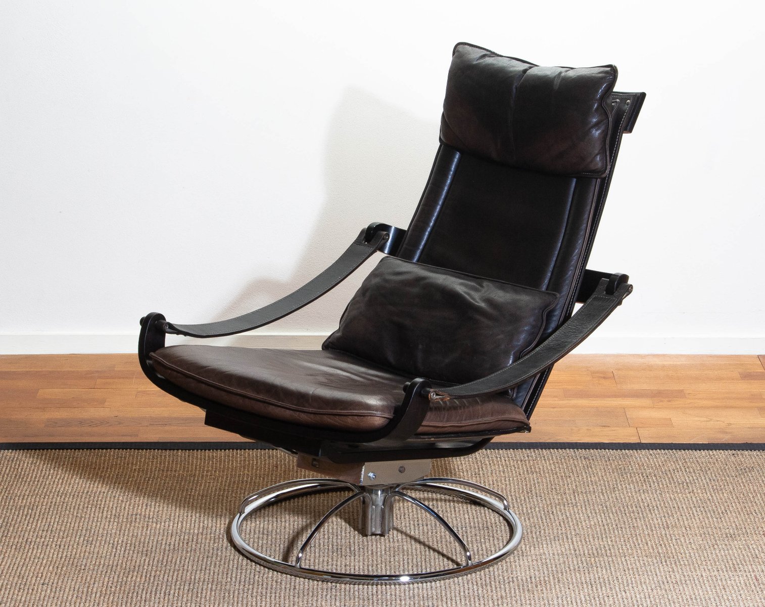 Drehsessel aus Leder von Åke Fribytter für Nelo Möbel, 1970er bei Pamono kaufen