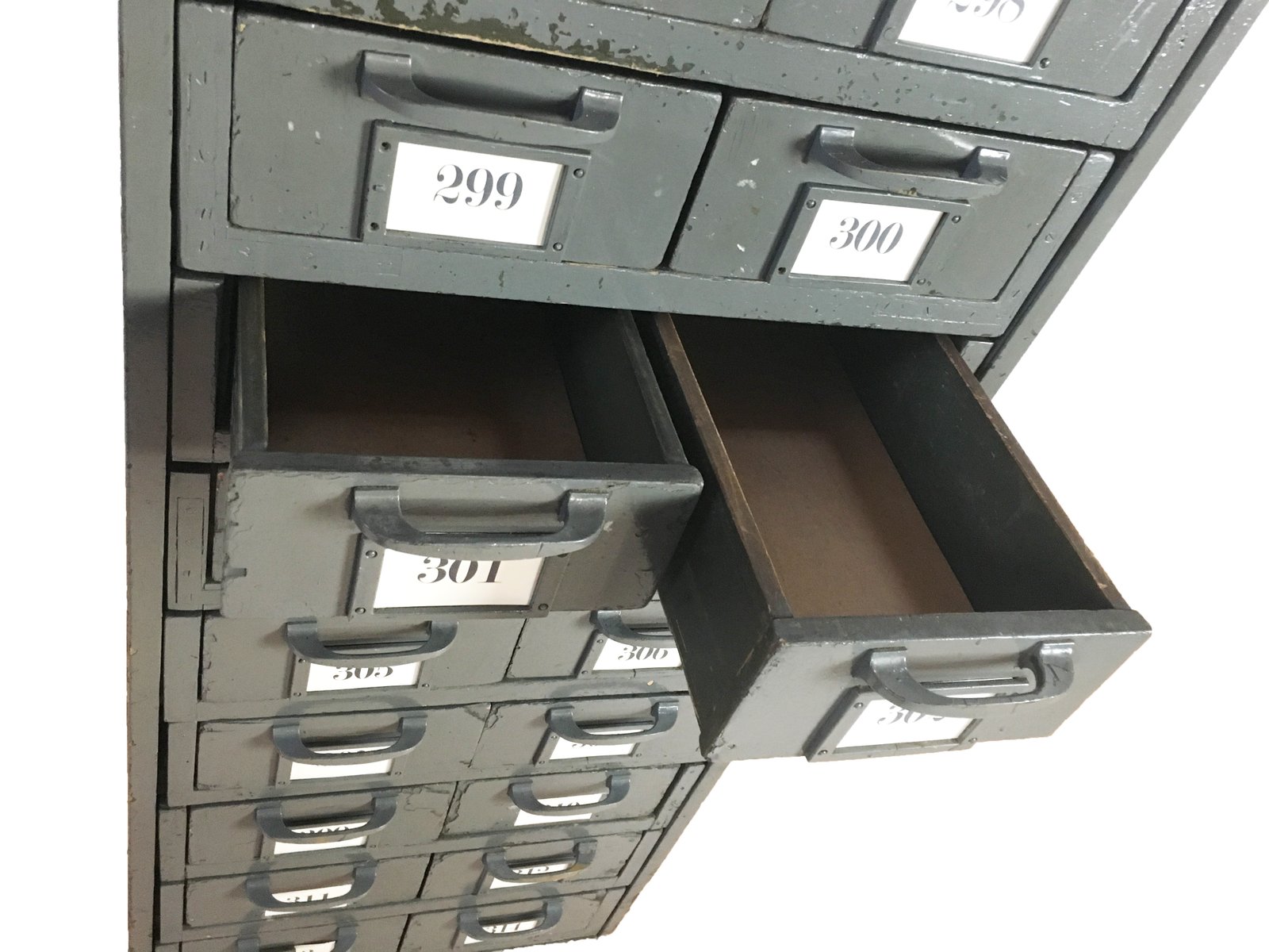 Industrieller Vintage Schubladenschrank aus Holz, 1970er bei Pamono kaufen