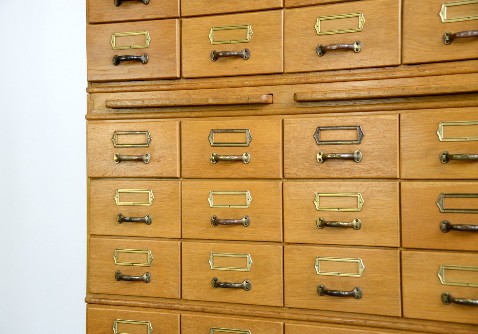 Archivador vintage de roble, años 50 en venta en Pamono