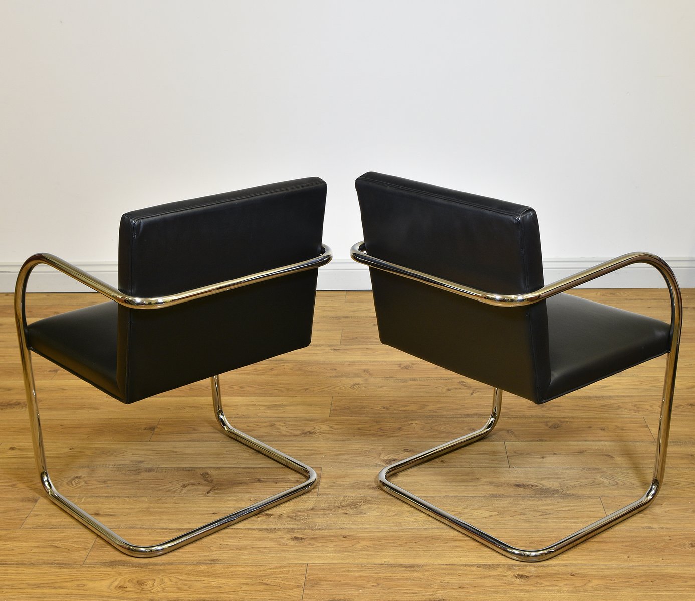 Sedie Brno in acciaio tubolare e pelle nera di Mies van der Rohe per Knoll, anni '80, set di 2 Sedie Brno in acciaio tubolare e pelle nera di Mies van der Rohe per Knoll, anni '80, set di 2