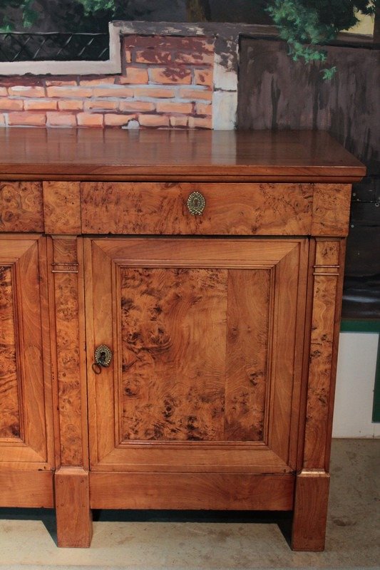 Credenza antica in ciliegio e radica in vendita su Pamono