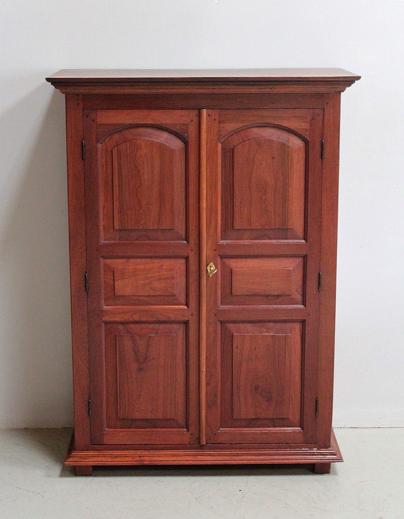 Kleiner Vintage Geschirrschrank aus Teak bei Pamono kaufen