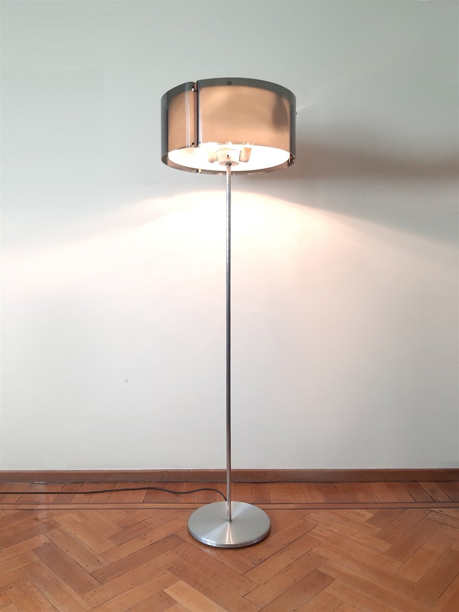 Italienische Stehlampe aus Plexiglas & Metall von Oluce, 1960er bei