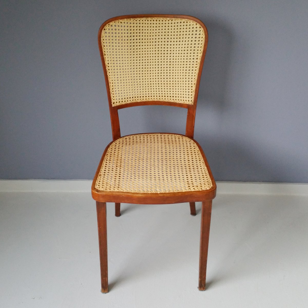 Antiker Esszimmerstuhl Aus Rattan Im Jugendstil Von Thonet Bei Pamono antiker-esszimmerstuhl-aus-rattan-im-jugendstil-von-thonet-bei-pamono