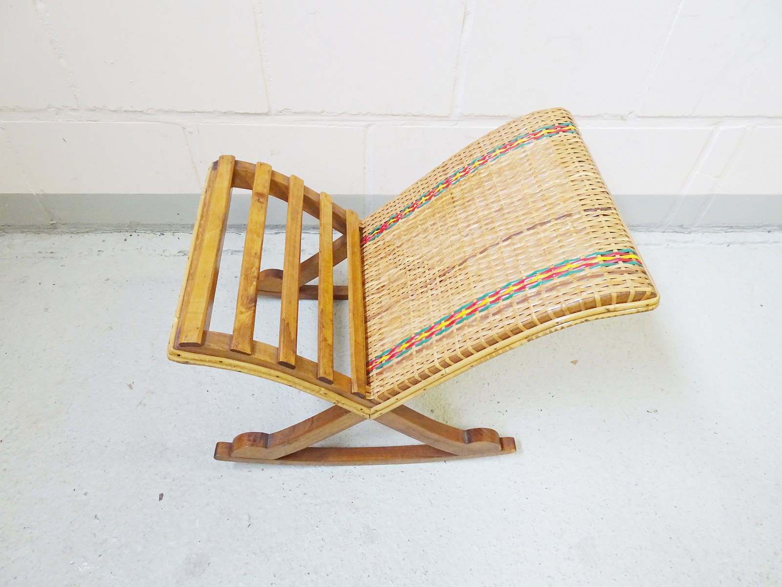 Otomana de madera y ratán, años 70 en venta en Pamono