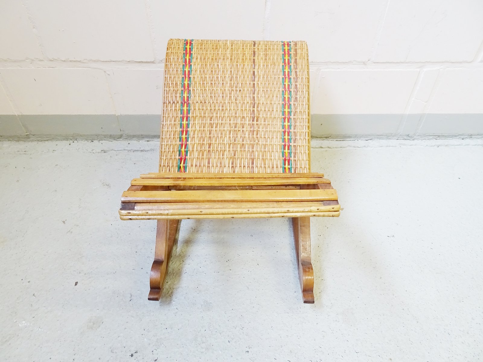 Otomana de madera y ratán, años 70 en venta en Pamono