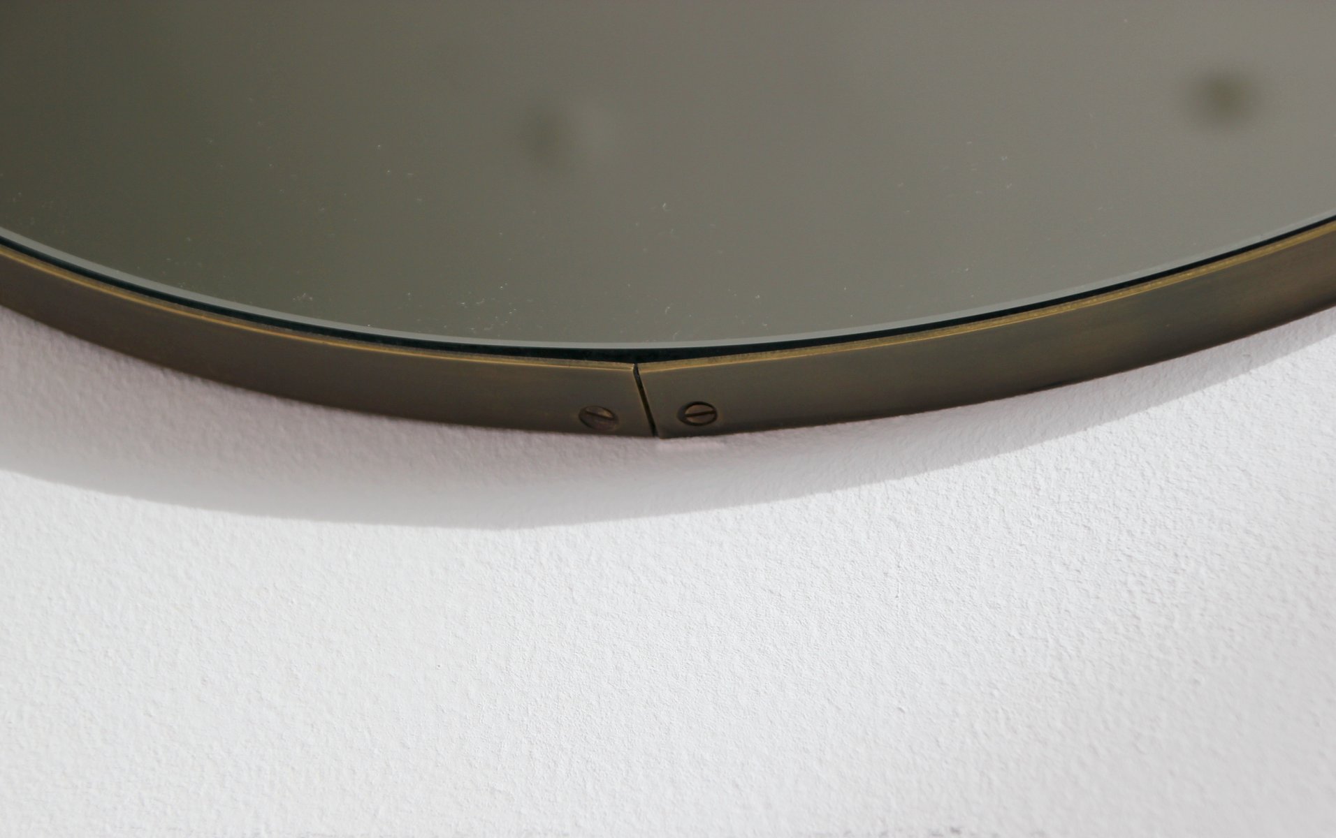 Runder Silver Orbis Spiegel mit Bronzerahmen von Alguacil & Perkoff Ltd