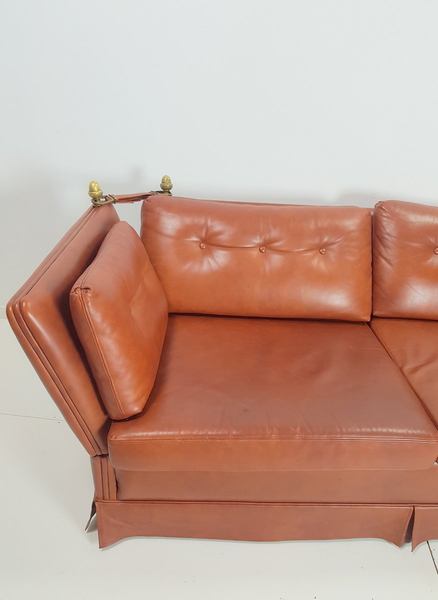 cognacfarbenes franzosisches vintage ledersofa mit gestell aus messing von maison jansen 1970er bei pamono kaufen