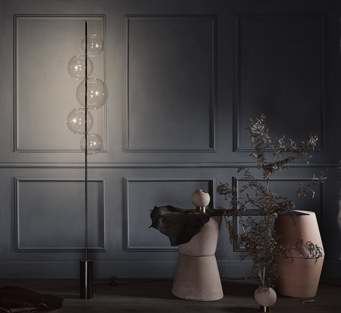 Schwarze minimalistische skulpturale Grandine Stehlampe mit 5