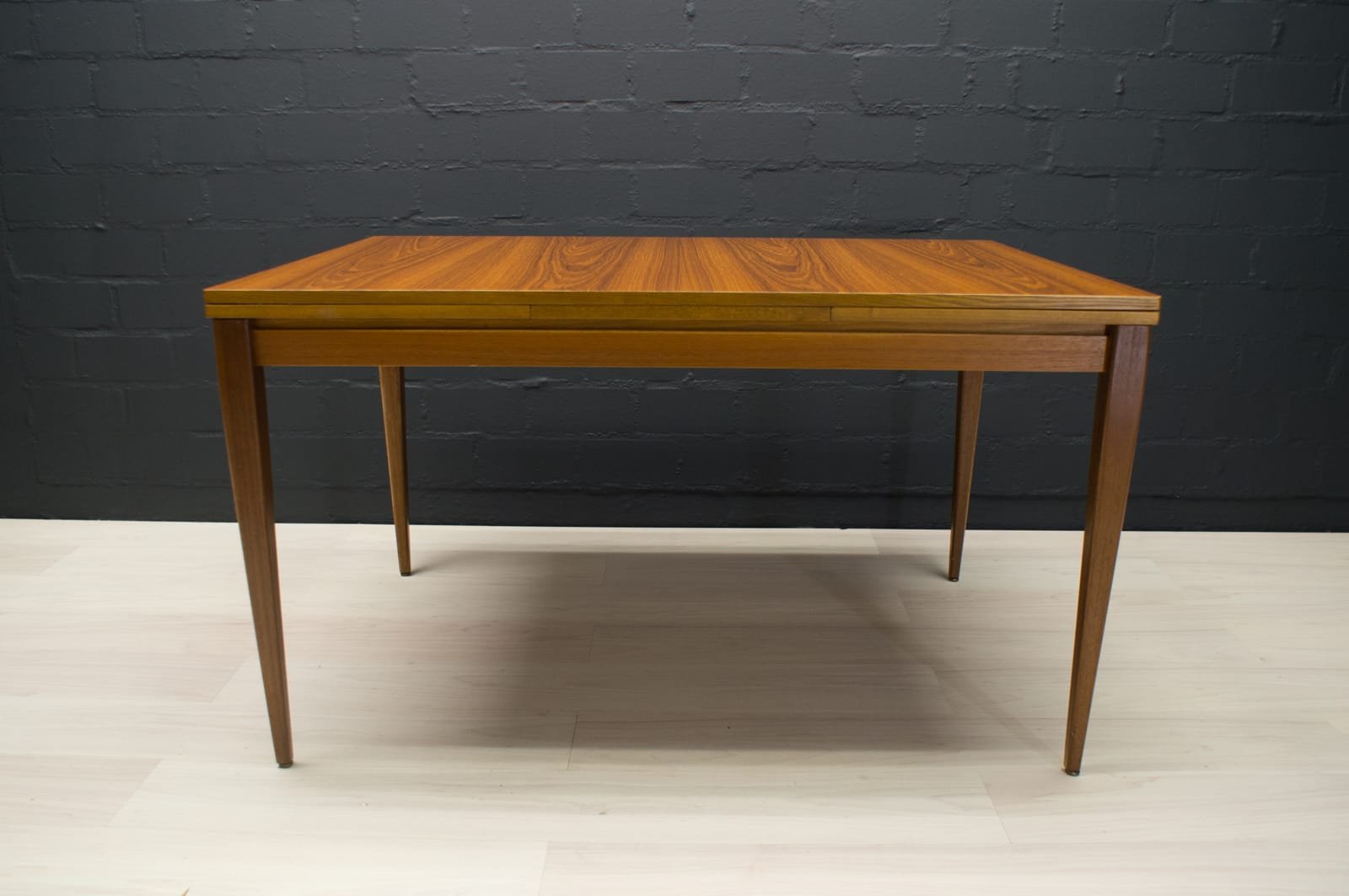 grande table de salle a manger a rallonge annees 60 en vente sur pamono