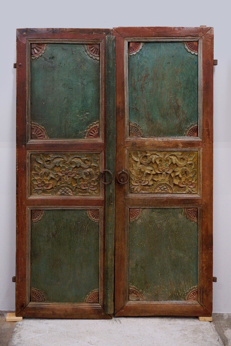 Antike indische handgeschnitzte & lackierte Schranktüren, 1900er, 2er