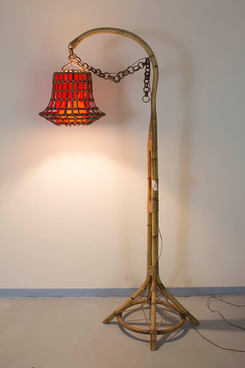 Stehlampe aus Bambus & Korbgeflecht, 1950er bei Pamono kaufen