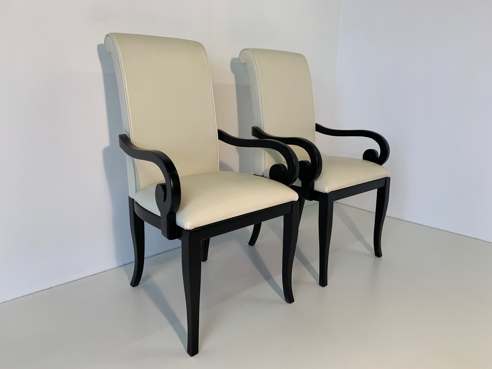 Italienische Art Déco Esszimmerstühle in Schwarz & Weiß, 1980er, 2er