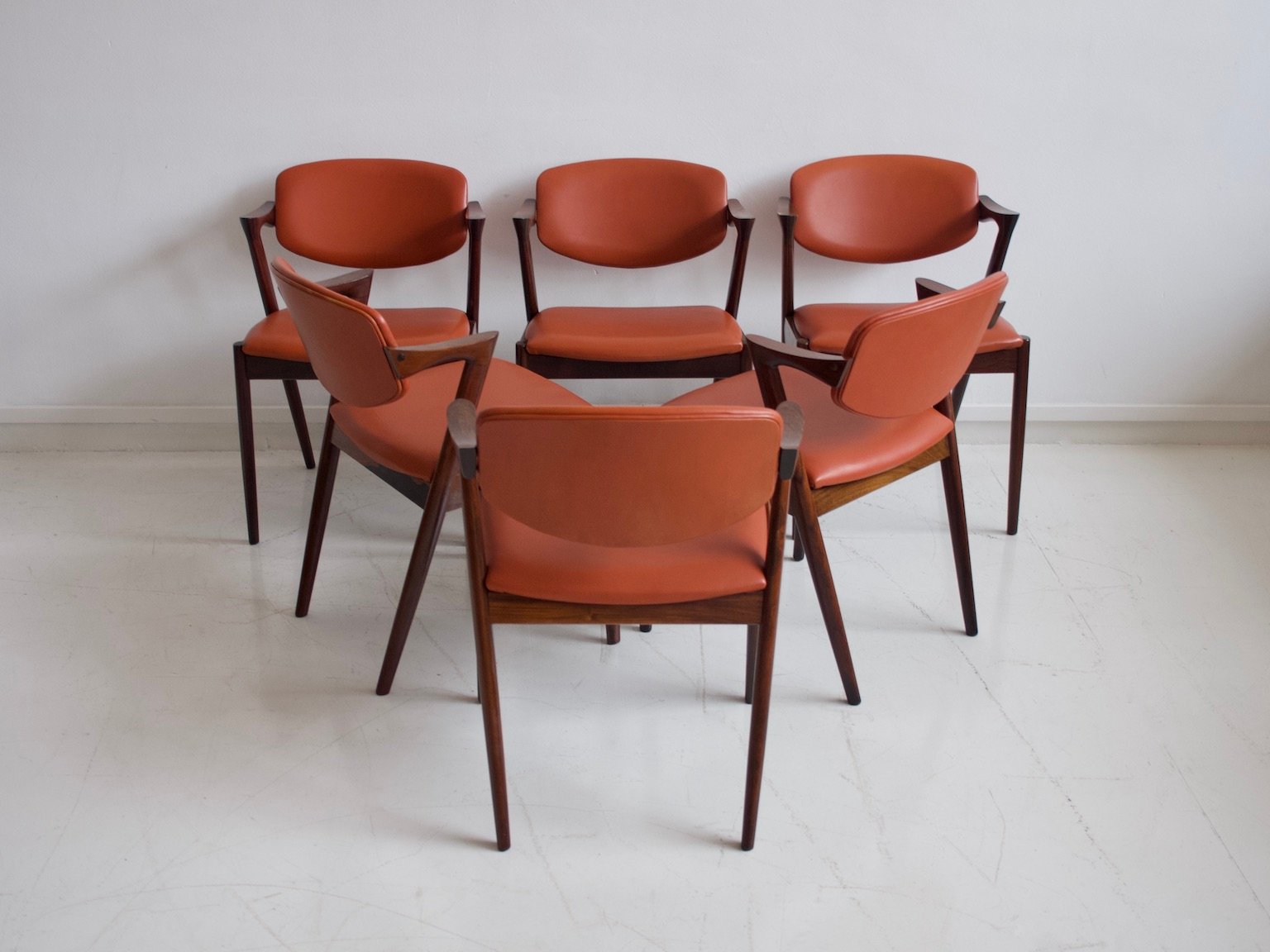 Modell 42 Esszimmerstühle mit Gestell aus Palisander & braunem