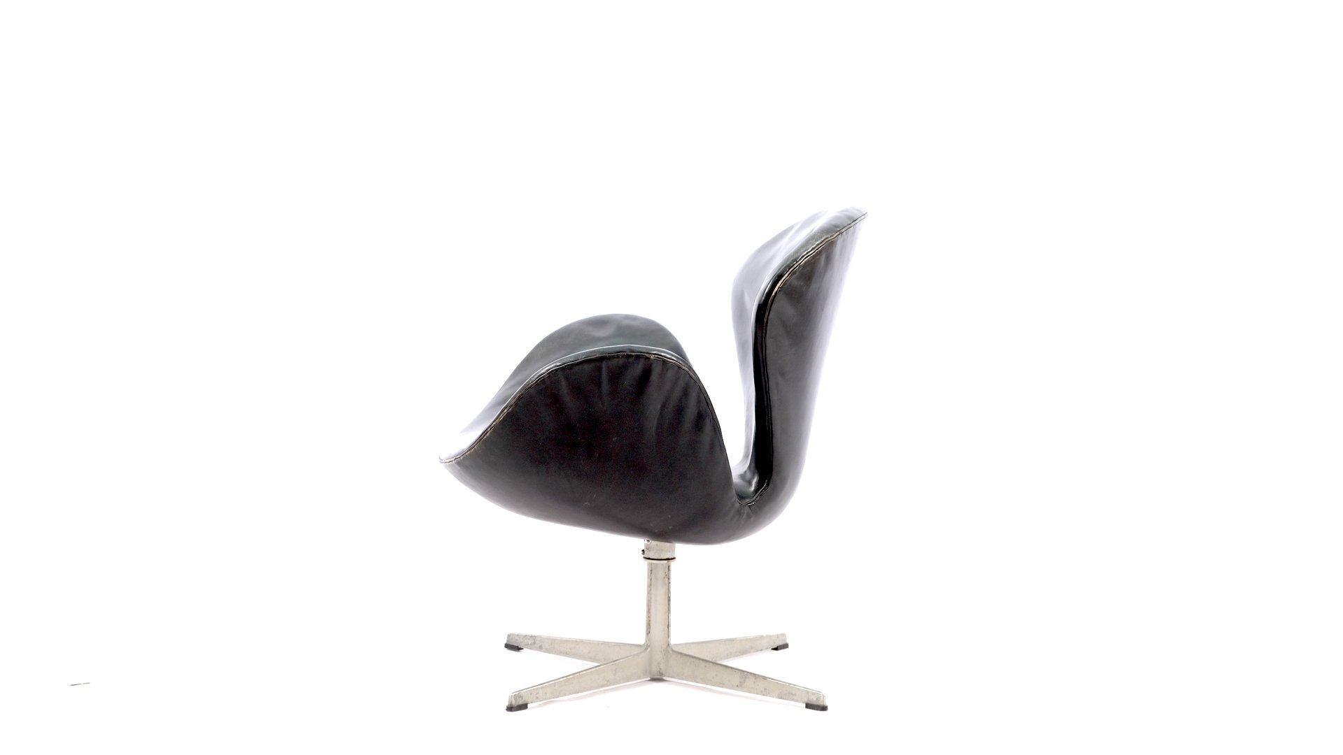 Mid-Century Swan Chair von Arne Jacobsen für Fritz Hansen bei Pamono kaufen