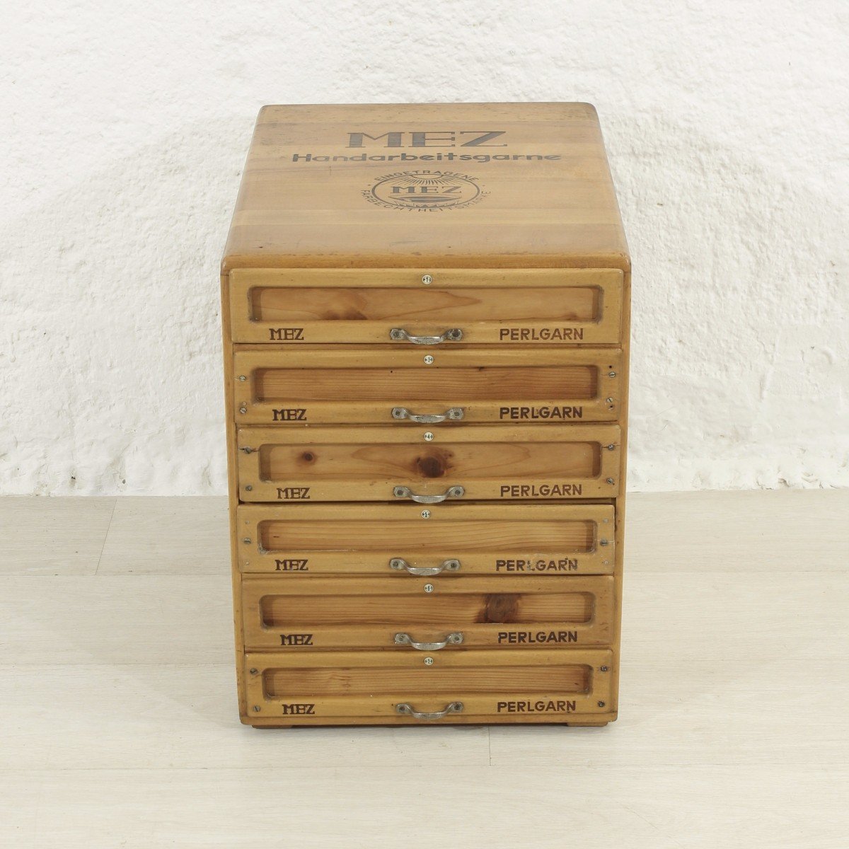 Kleiner Vintage Schrank bei Pamono kaufen