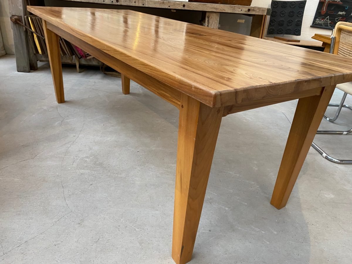 Esstisch aus massivem Ulmenholz, 1970er bei Pamono kaufen