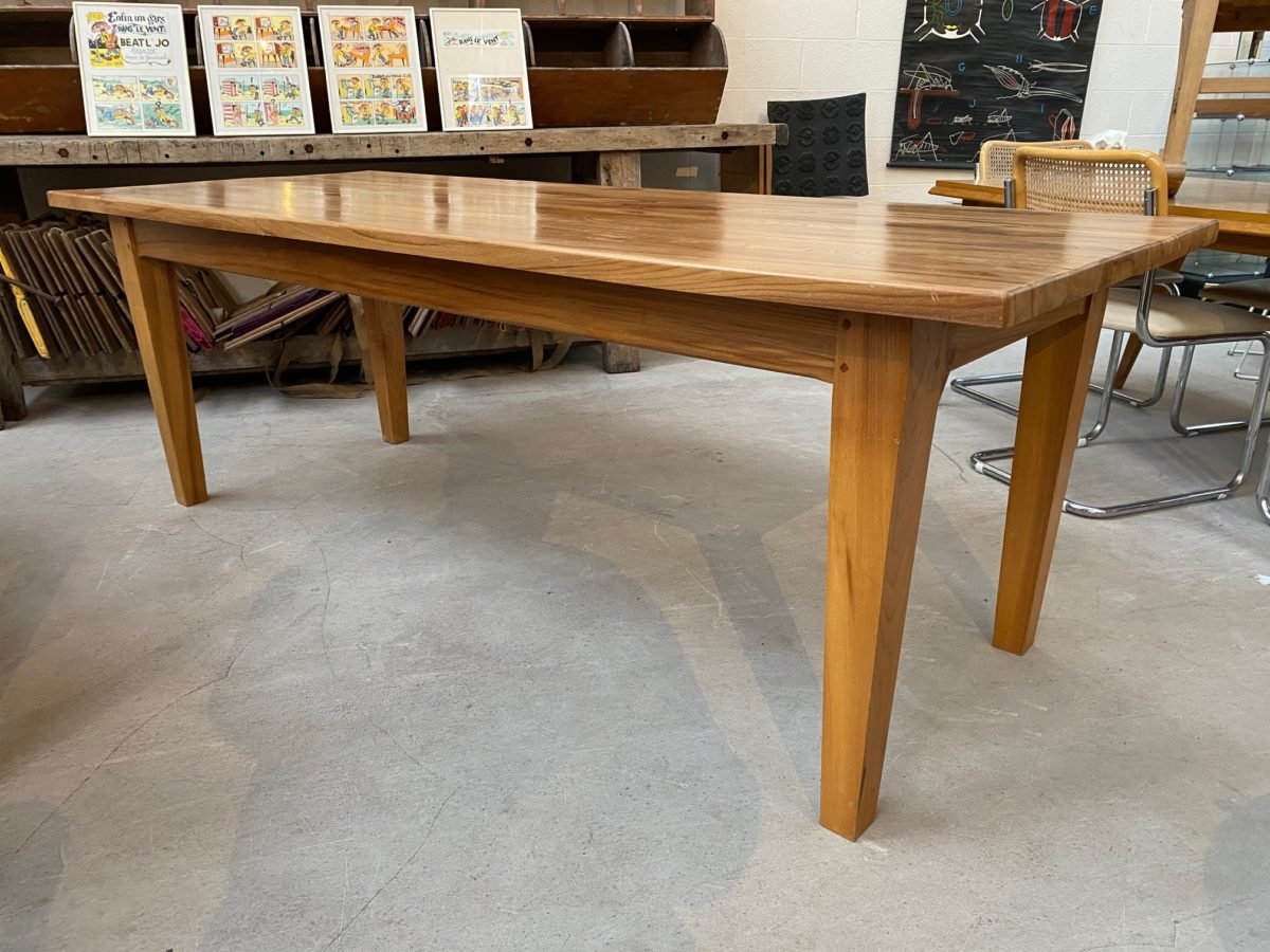 Esstisch aus massivem Ulmenholz, 1970er bei Pamono kaufen