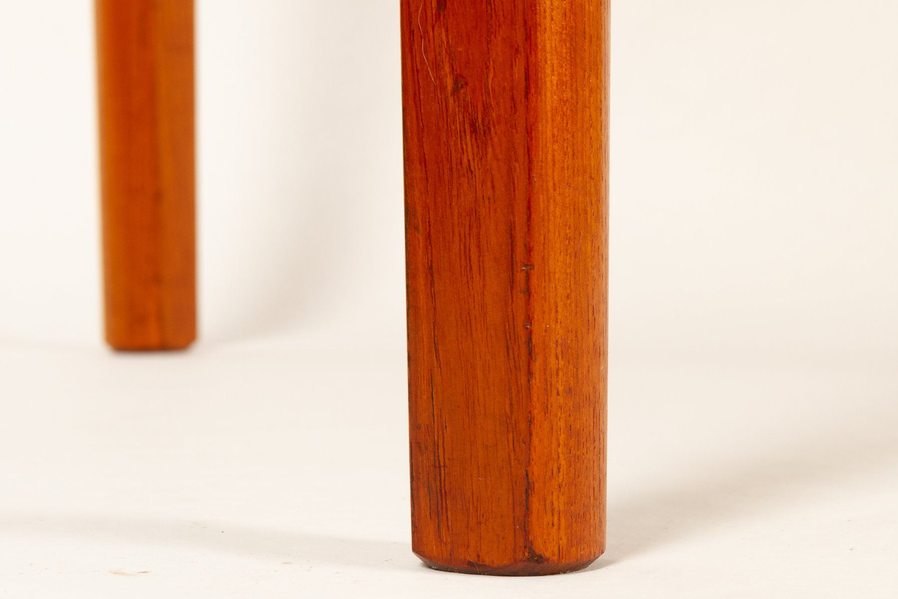 Runder Ausziehbarer Dänischer Teak Esstisch, 1960er bei Pamono kaufen