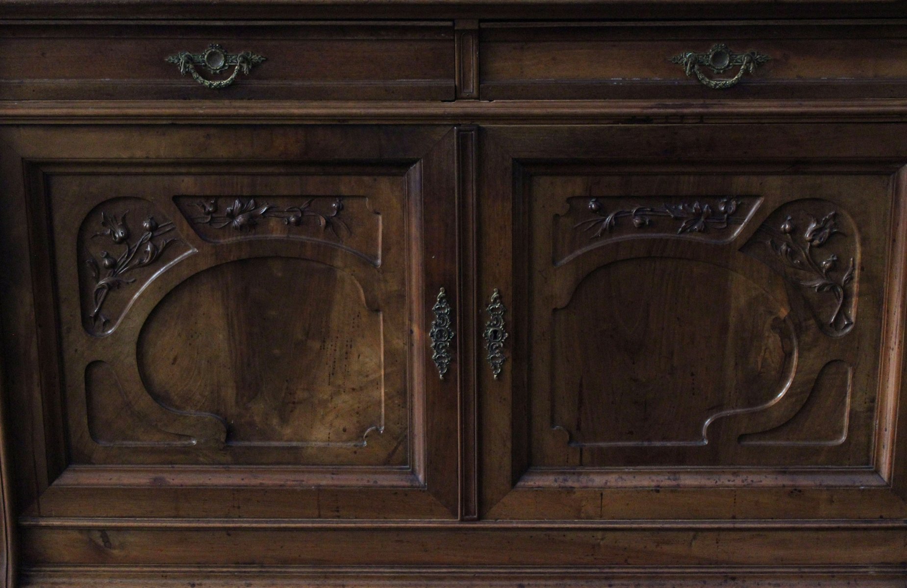 Antike Esszimmergarnitur aus Kirschholz im Jugendstil von Pierre