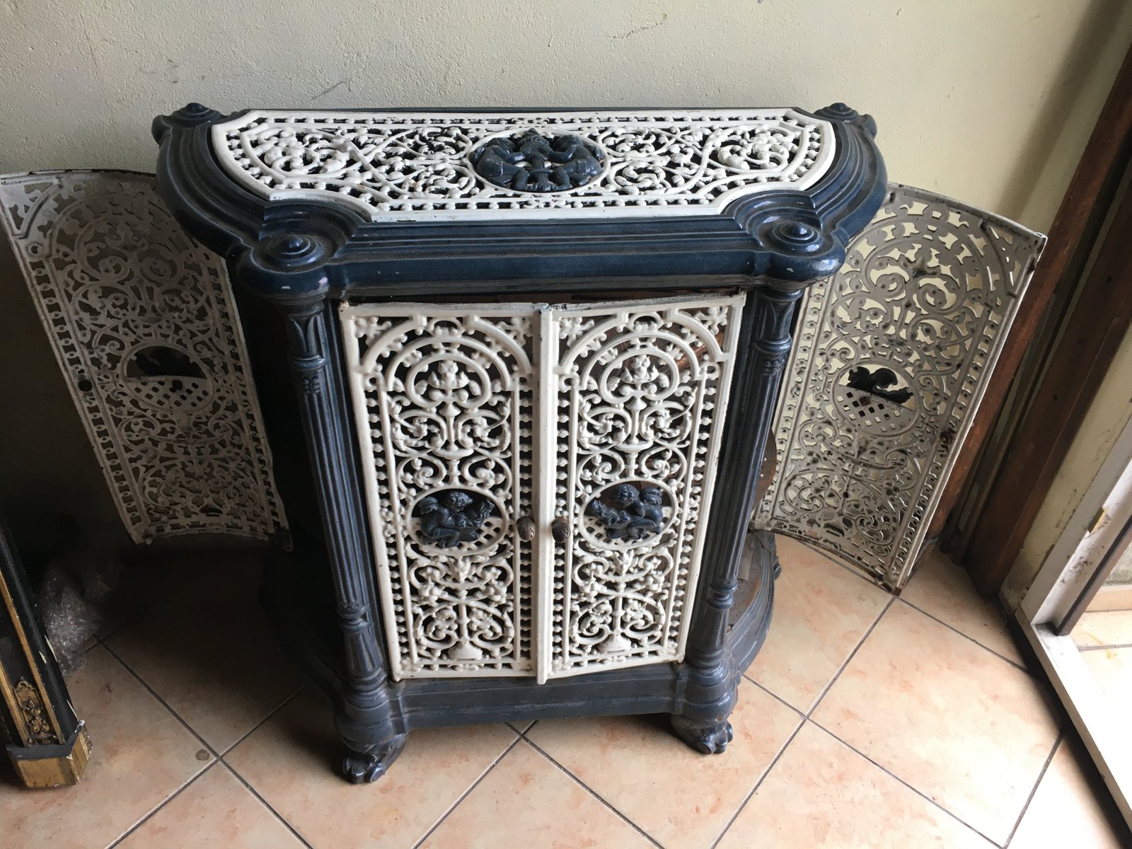 Antiker Kaminofen bei Pamono kaufen