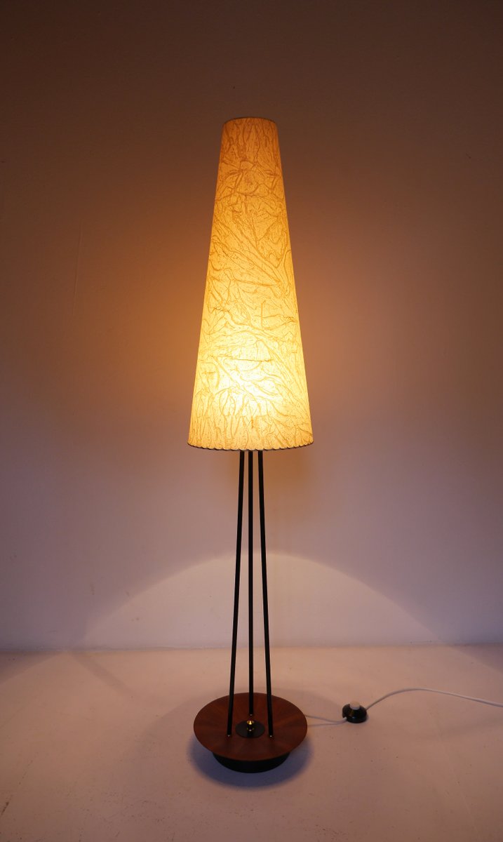 Dreibeinige deutsche Stehlampe mit Schirm aus Plastik, 1950er bei