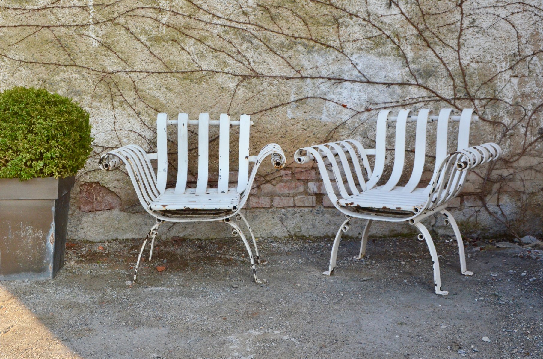 Sillas de jardín antiguas de hierro forjado. Juego de 2 en venta en Pamono