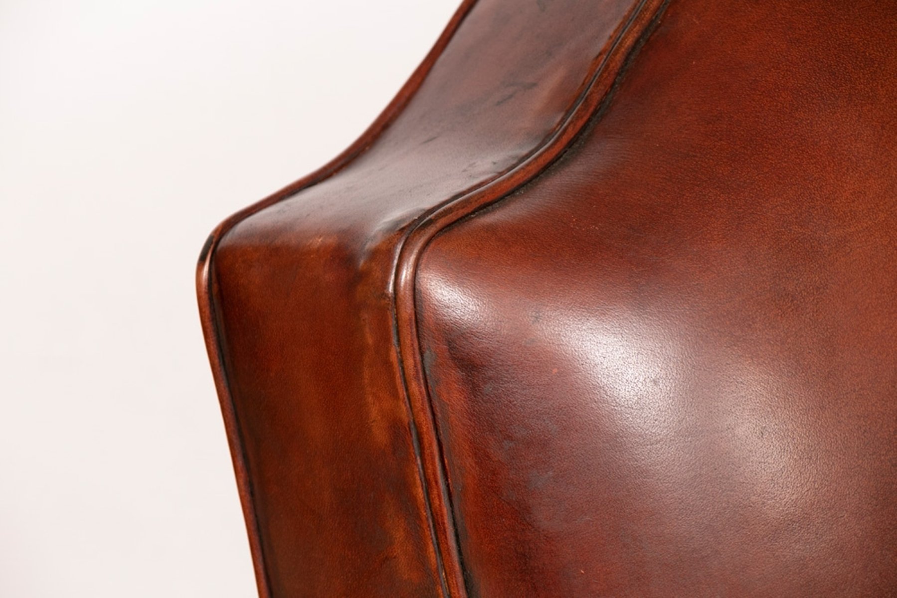 Französische schokoladenbraune Leder Schnurrbart Clubsessel, 1930er