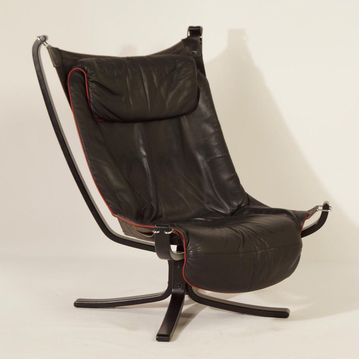 Black Leather Falcon Chair by Sigurd Russel for Vatne Mobler, 1970s for sale at Pamono