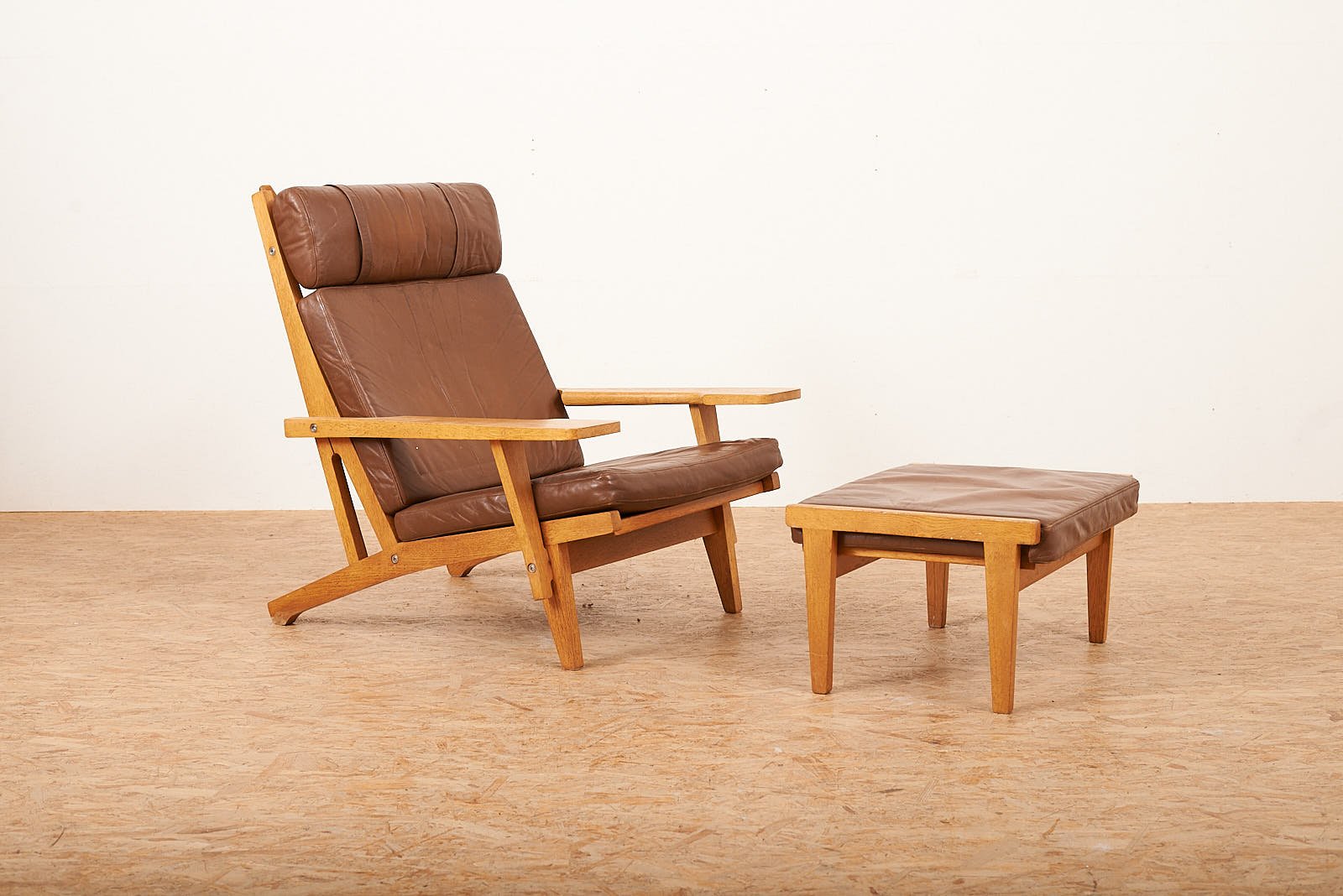 Vintage Model Ge 375 Lounge Chair And Ottoman Set By Hans J Wegner For Getama 1960s For Sale At Pamono