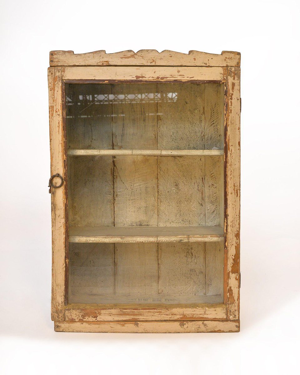 Kleine Vitrine aus Holz bei Pamono kaufen