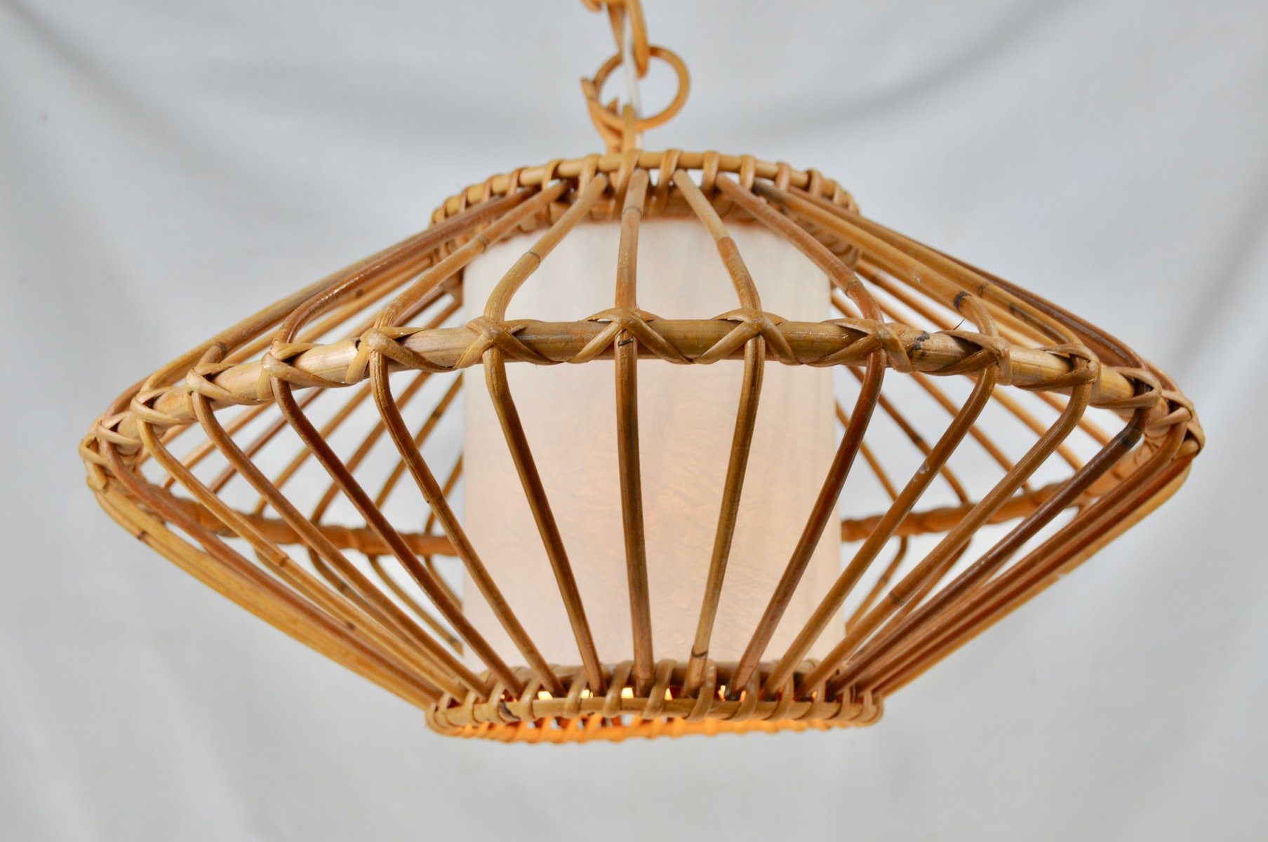 Deckenlampe aus Korbgeflecht, 1960er bei Pamono kaufen