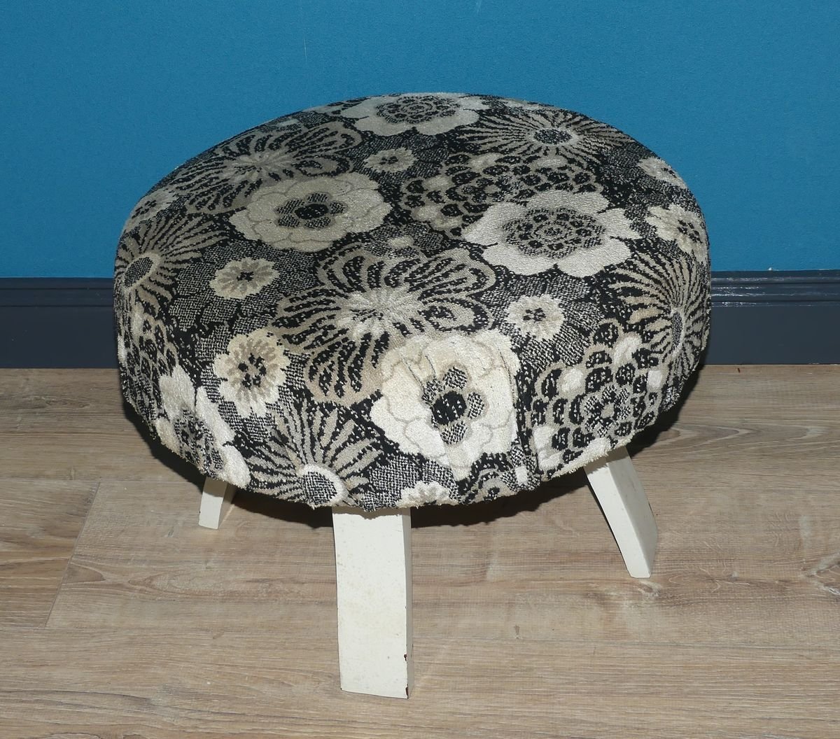 Floraler Vintage Hocker, 1970er bei Pamono kaufen