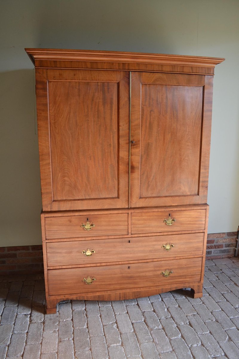 Antiker Schrank aus Mahagoni bei Pamono kaufen