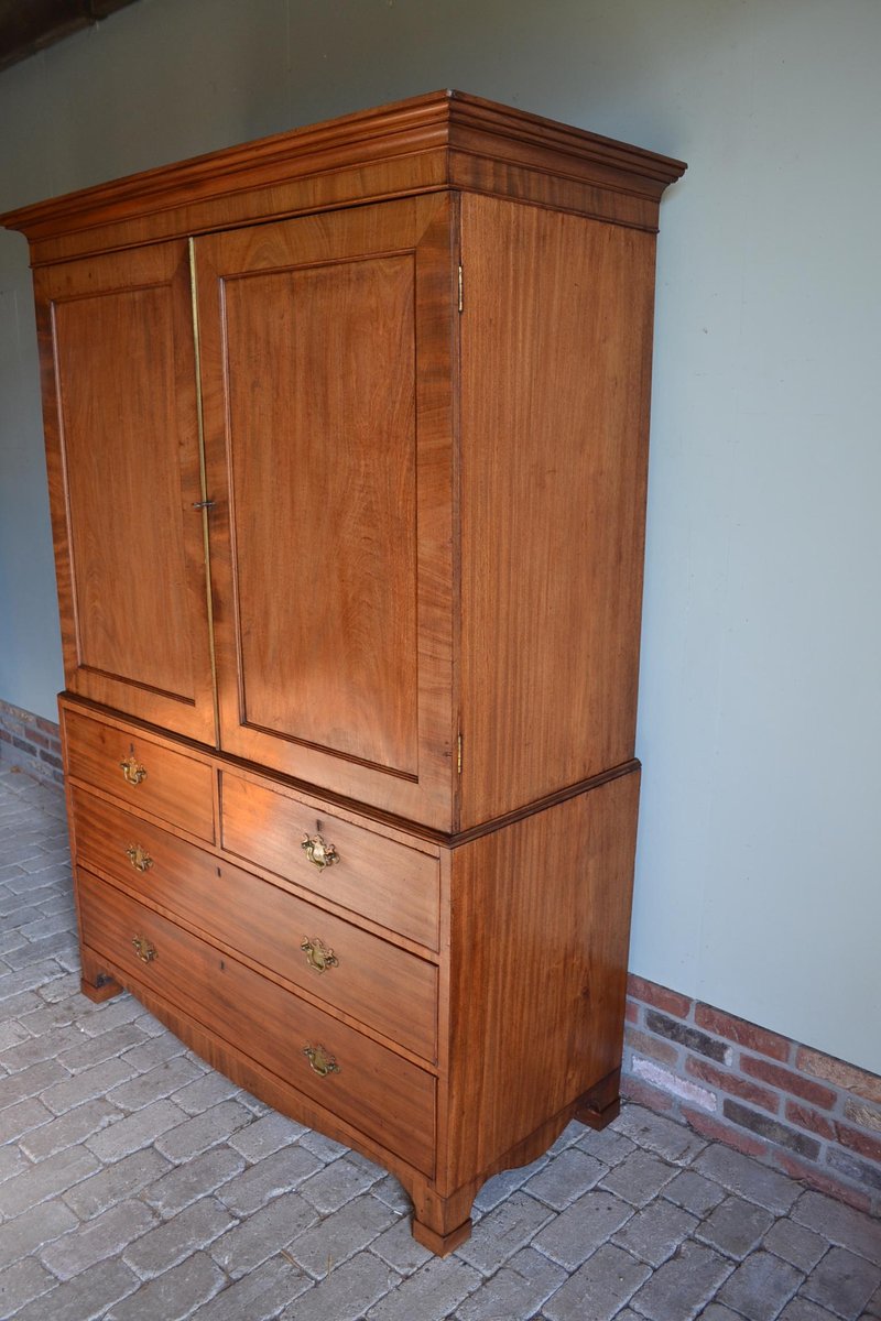 Antiker Schrank aus Mahagoni bei Pamono kaufen