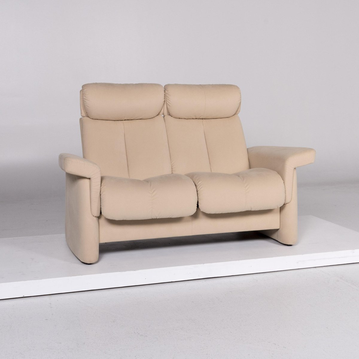 Beiges Legian Sofa mit 2 Sitzen und Relax Funktion von ...
